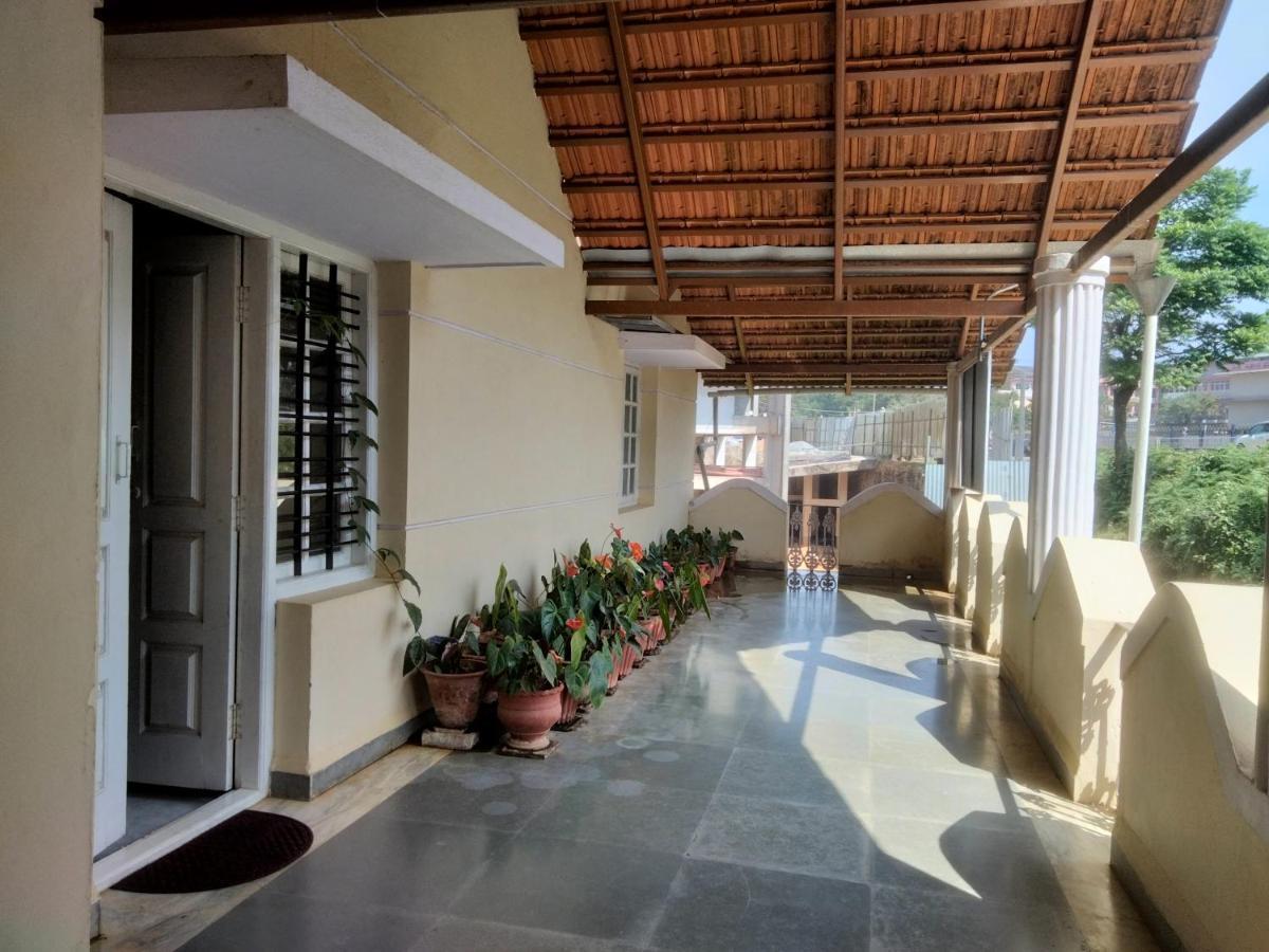 Prashanth Family Homestay Madikeri Bagian luar foto