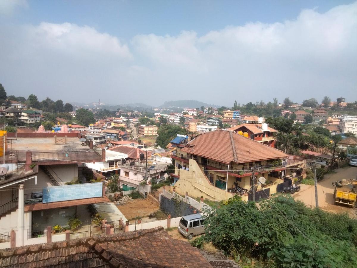 Prashanth Family Homestay Madikeri Bagian luar foto